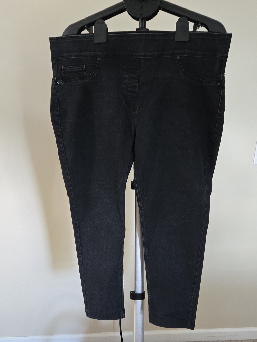 Women’s Straight Leg Black Jeans — Comfortable Everyday Fit